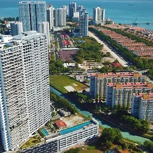 Apartment The Landmark Seaview Netflix By Blue Sky Holidays, George Town
